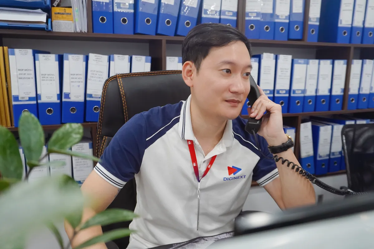 Nhân viên hỗ trợ khách hàng 24/7